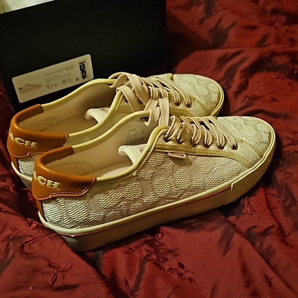 Coach shoes  size 8 1/2B IVORY/CHALK - Picture 4 of 4